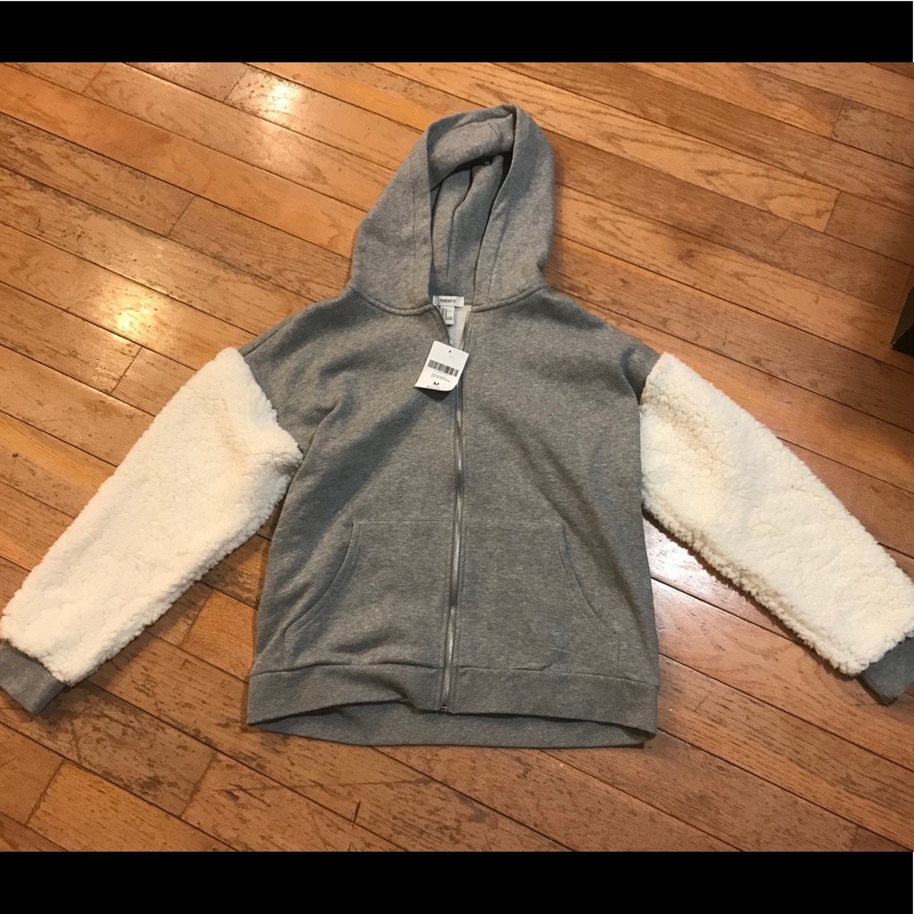 NWT Forever 21 Grey/ cream sweatshirt, M